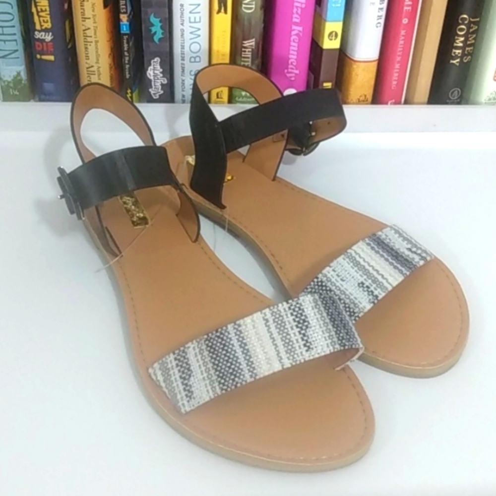 QUPID BLACK WHITE ANKLE STRAP FLAT SANDALS SIZE 8.5 NWT